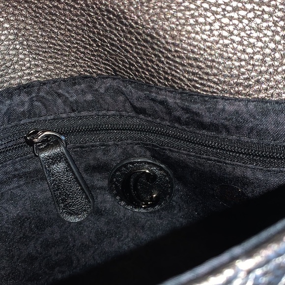 “C” Silver snap front clutch with chain - Picture 5 of 6